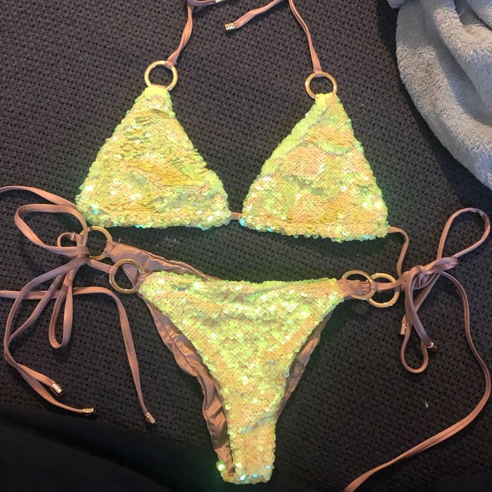 NWOT Beach bunny siren bikini sequins